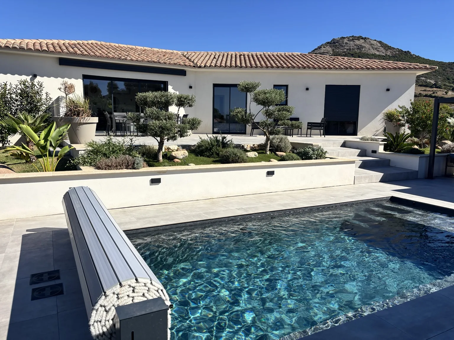 Piscine et terrasse